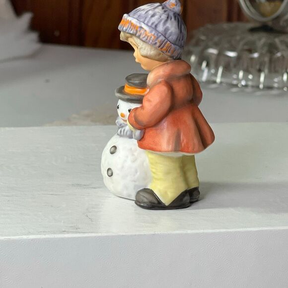 Goebel Hummel 2001 “ A gift of Snowman” porcelain Figurine. - Picture 2 of 7